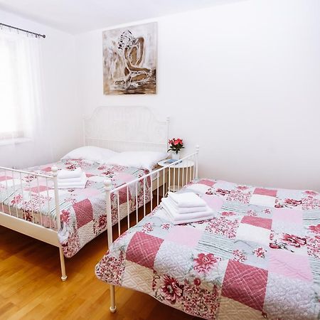 Beautiful Apartment In Central Residence Praha Bagian luar foto