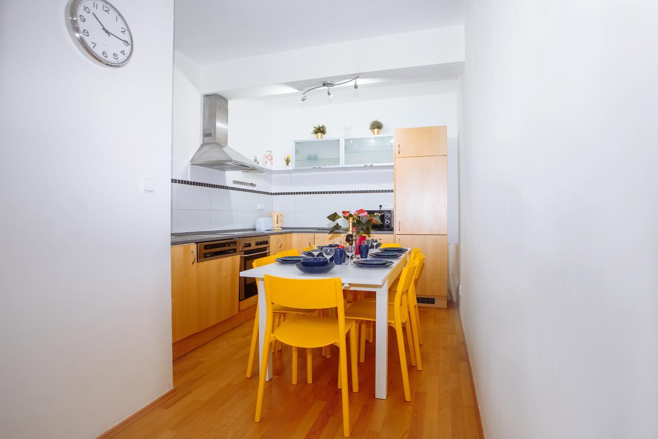Beautiful Apartment In Central Residence Praha Bagian luar foto
