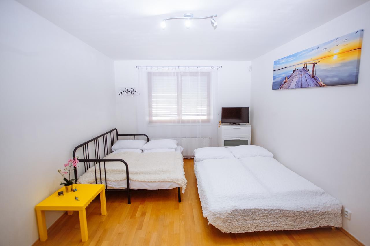 Beautiful Apartment In Central Residence Praha Bagian luar foto