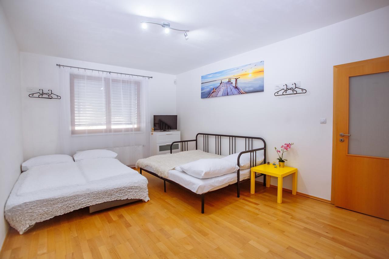 Beautiful Apartment In Central Residence Praha Bagian luar foto