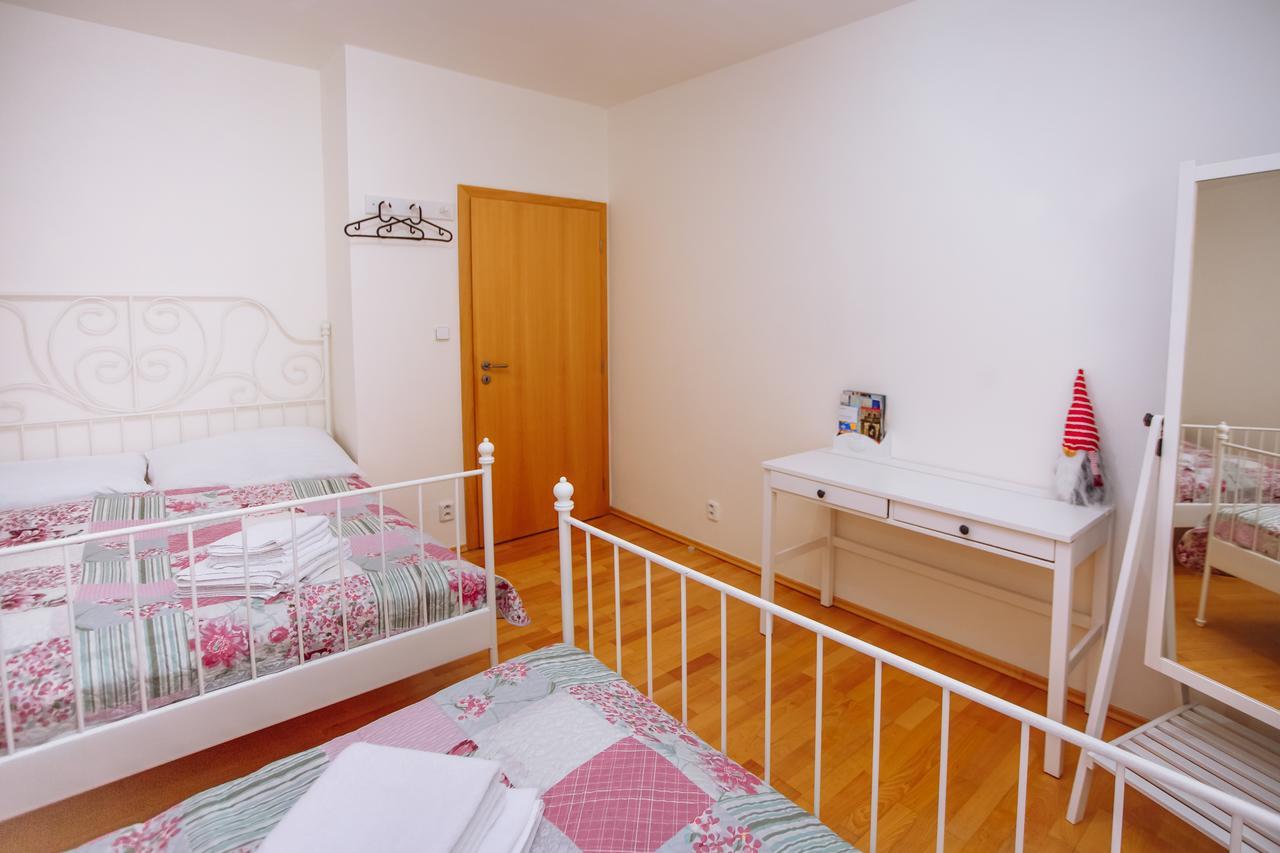 Beautiful Apartment In Central Residence Praha Bagian luar foto