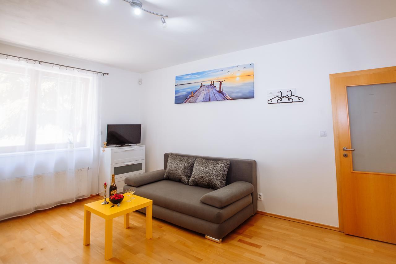 Beautiful Apartment In Central Residence Praha Bagian luar foto