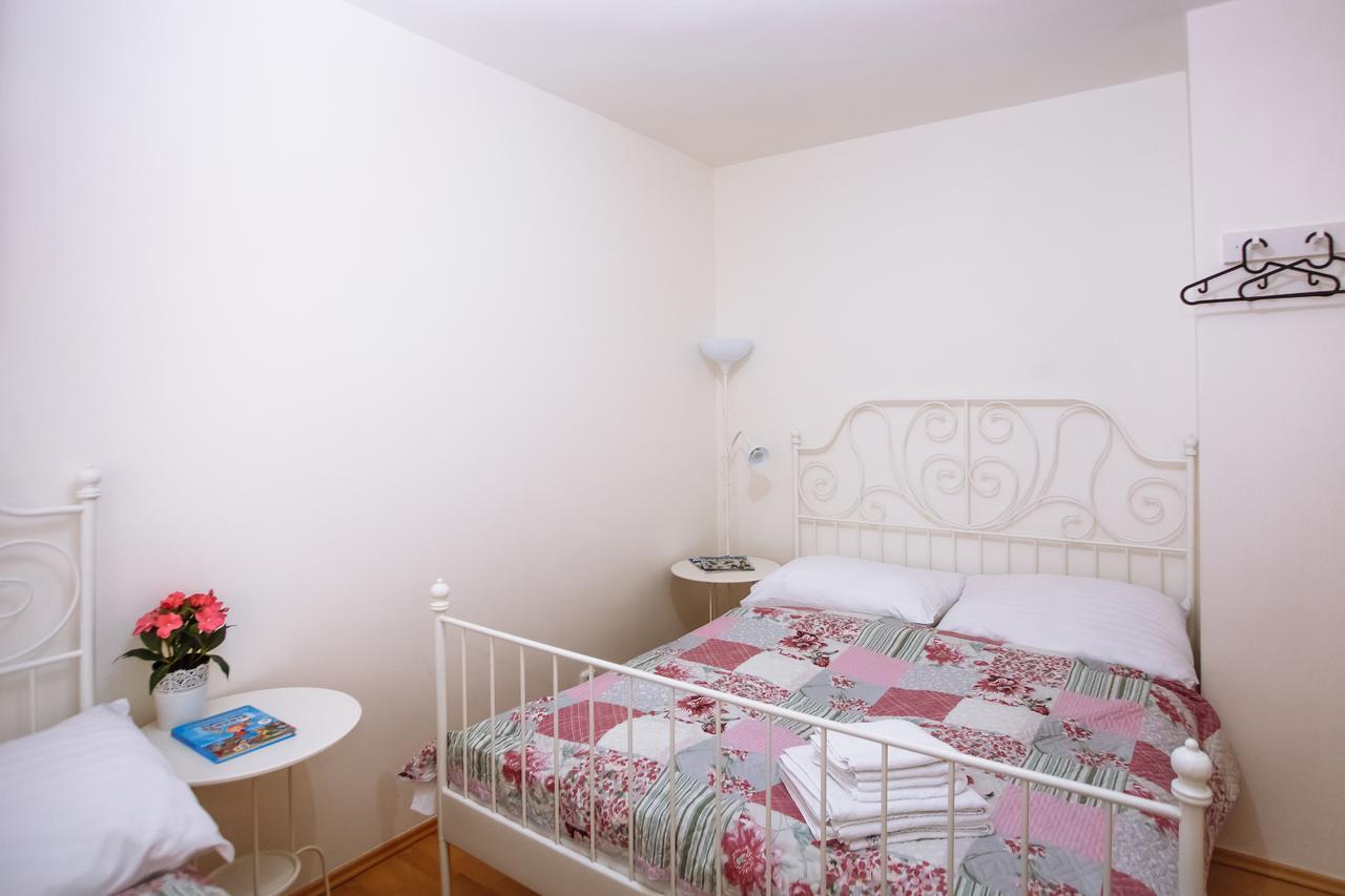 Beautiful Apartment In Central Residence Praha Bagian luar foto