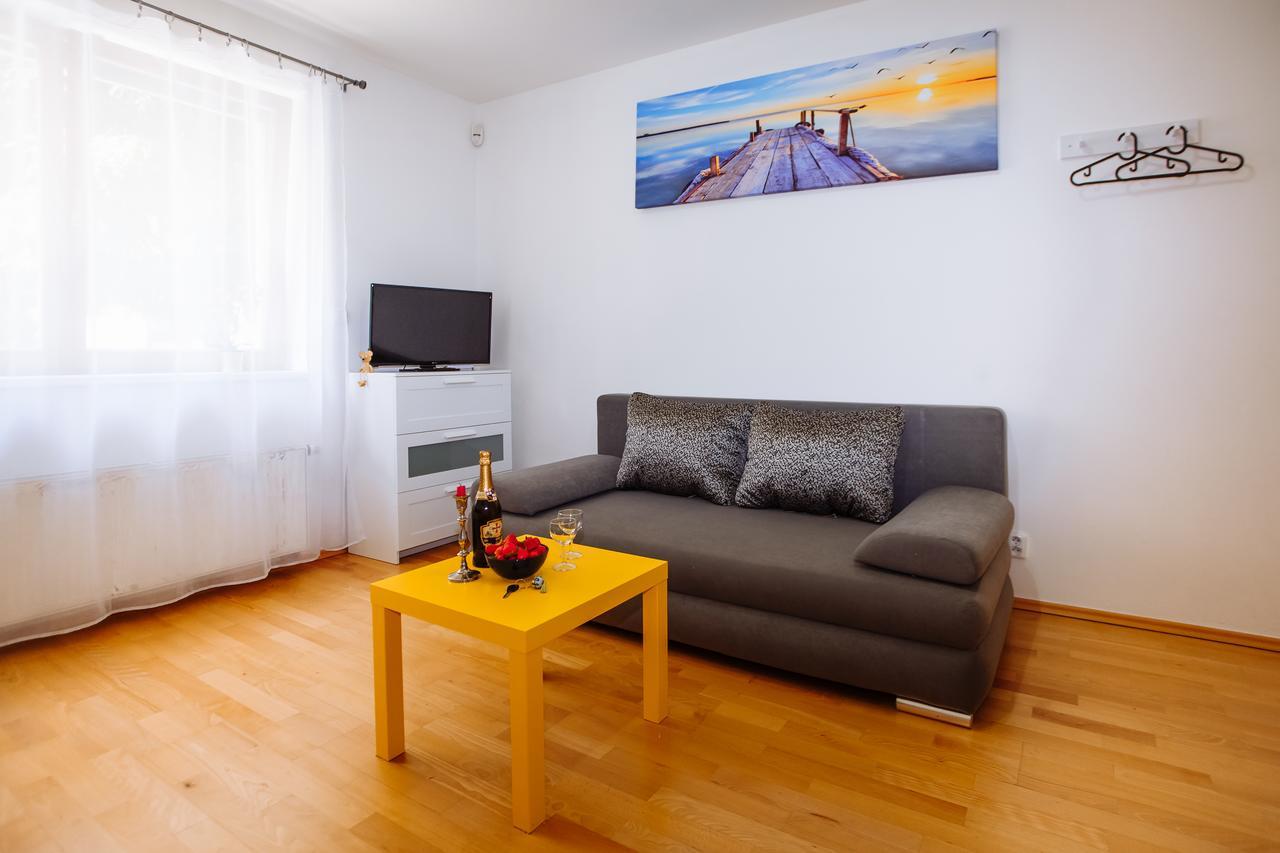 Beautiful Apartment In Central Residence Praha Bagian luar foto