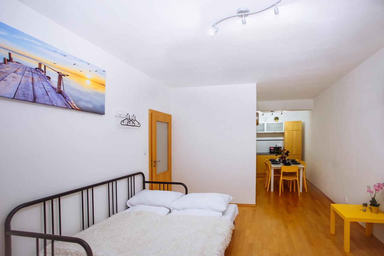 Beautiful Apartment In Central Residence Praha Bagian luar foto